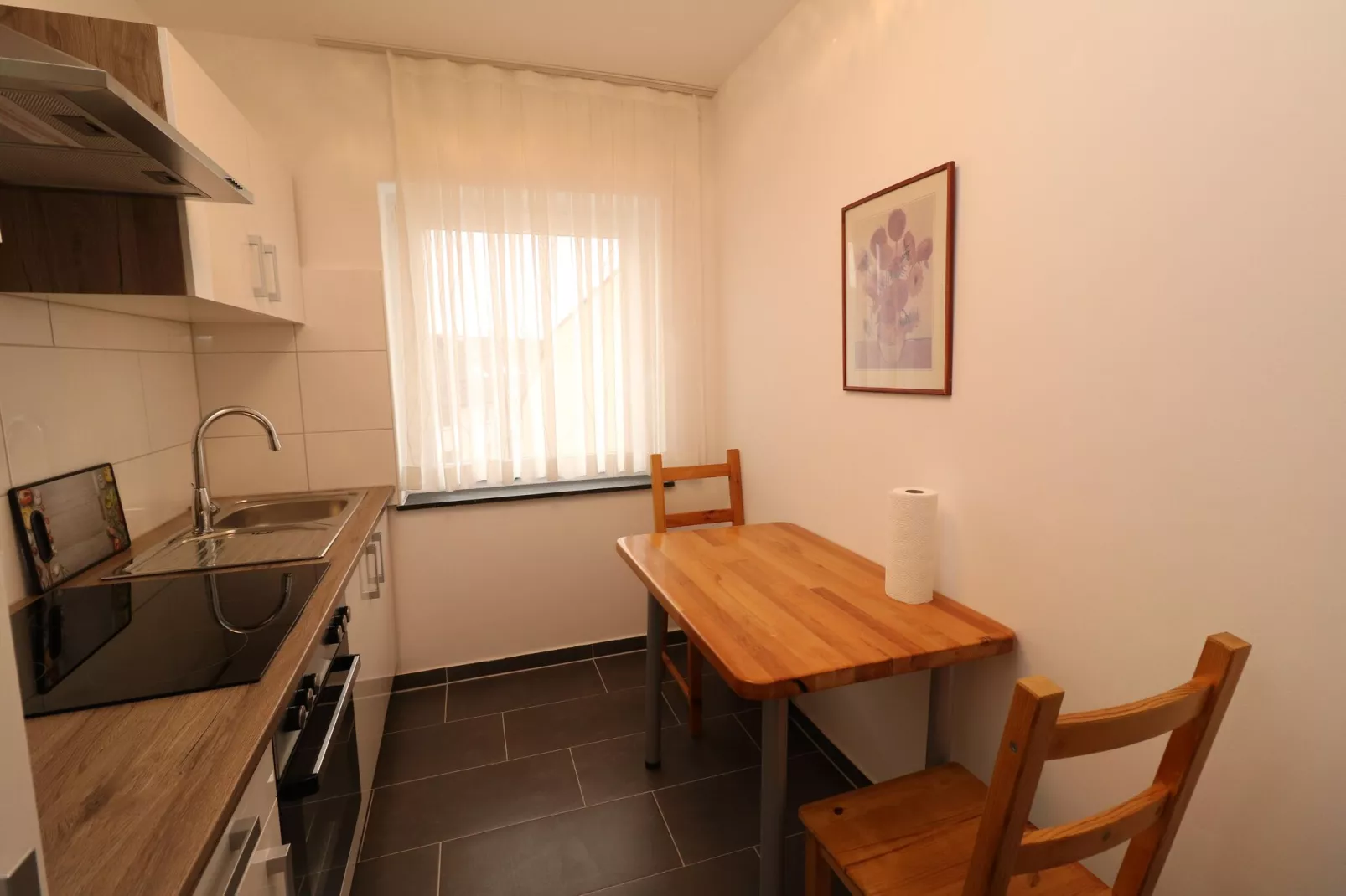 Zentrales Apartment in Messenähe-Kitchen
