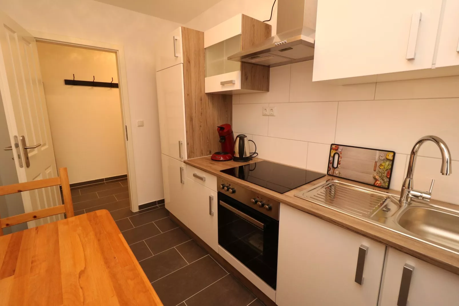 Zentrales Apartment in Messenähe-Kitchen