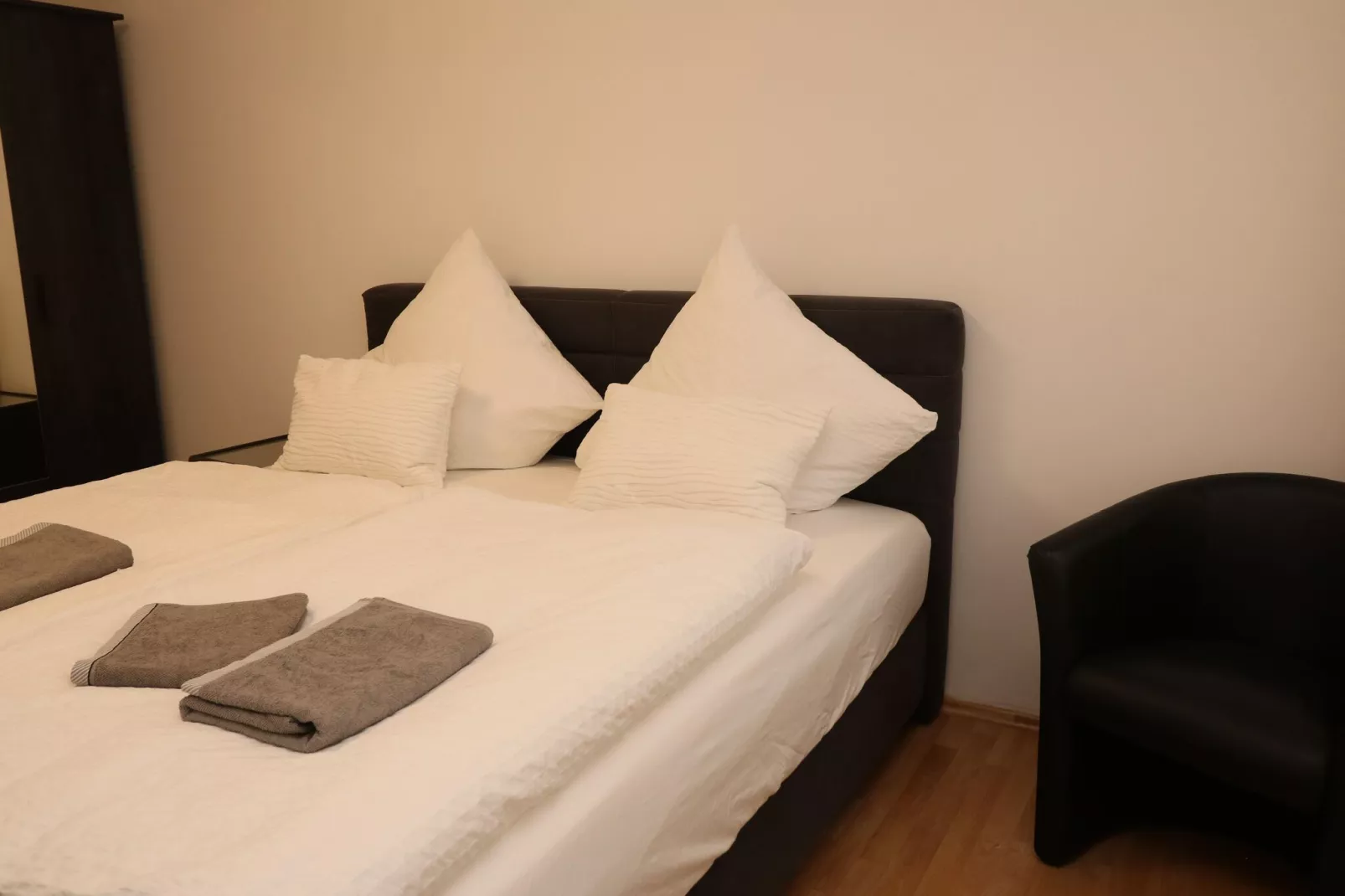Zentrales Apartment in Messenähe-Bedroom