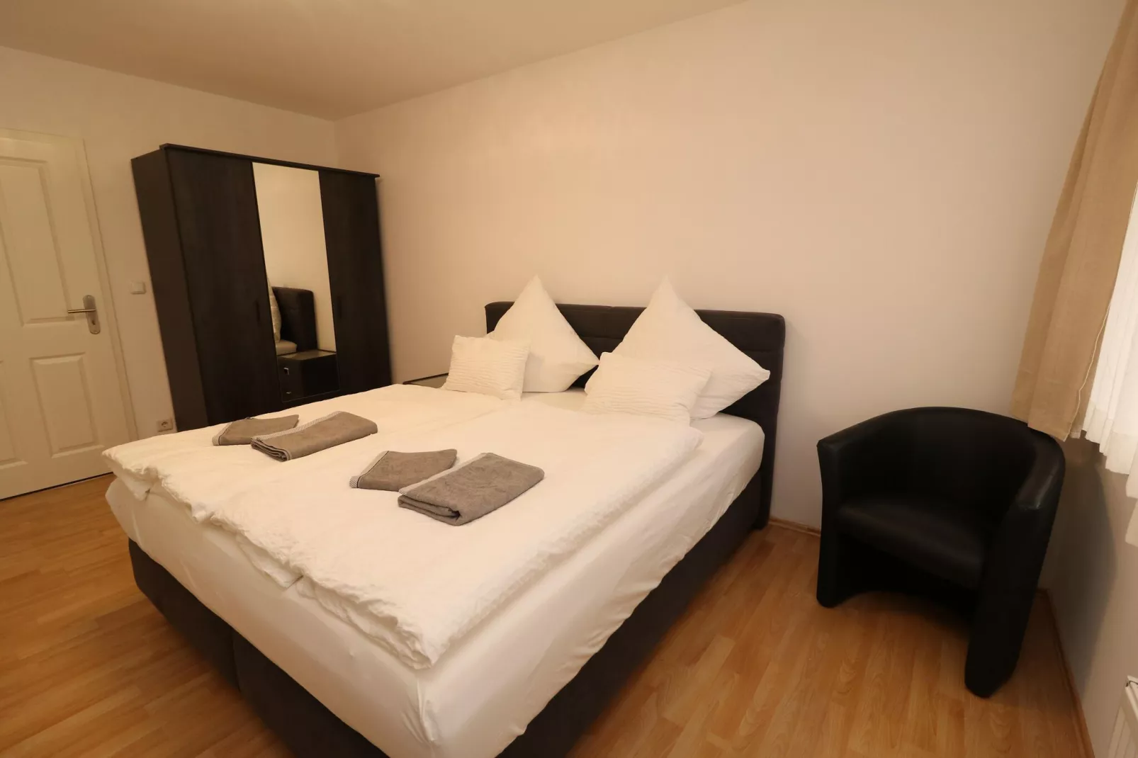 Zentrales Apartment in Messenähe-Bedroom