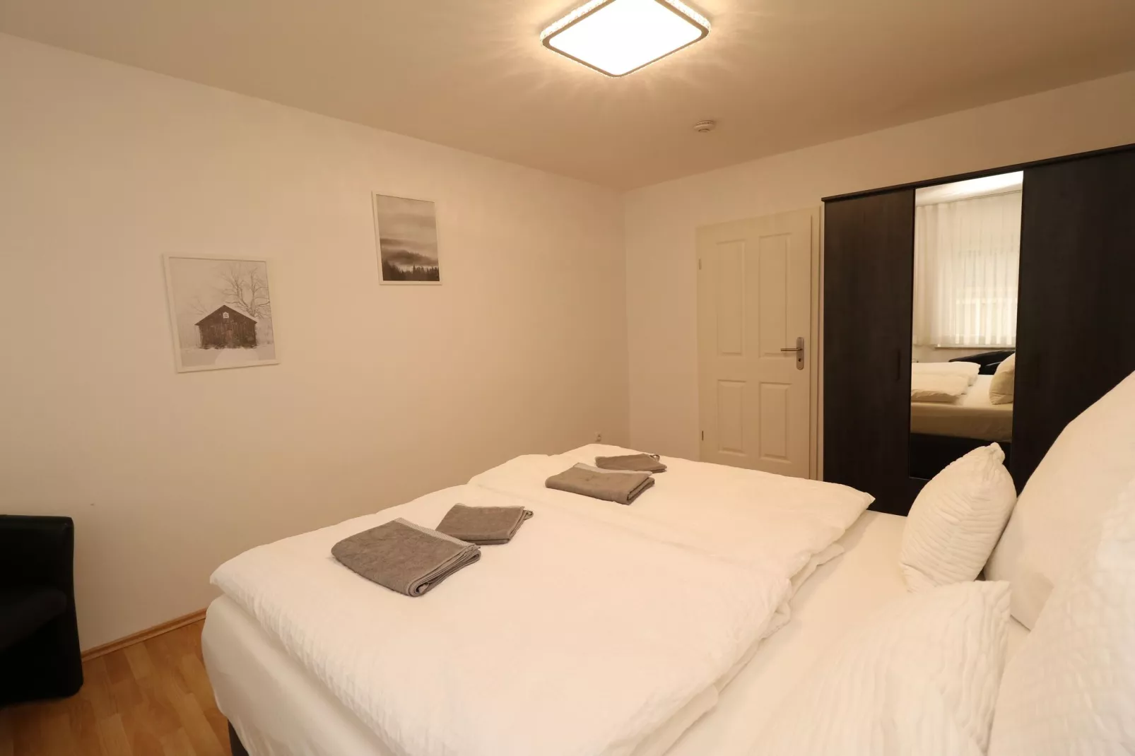 Zentrales Apartment in Messenähe-Bedroom