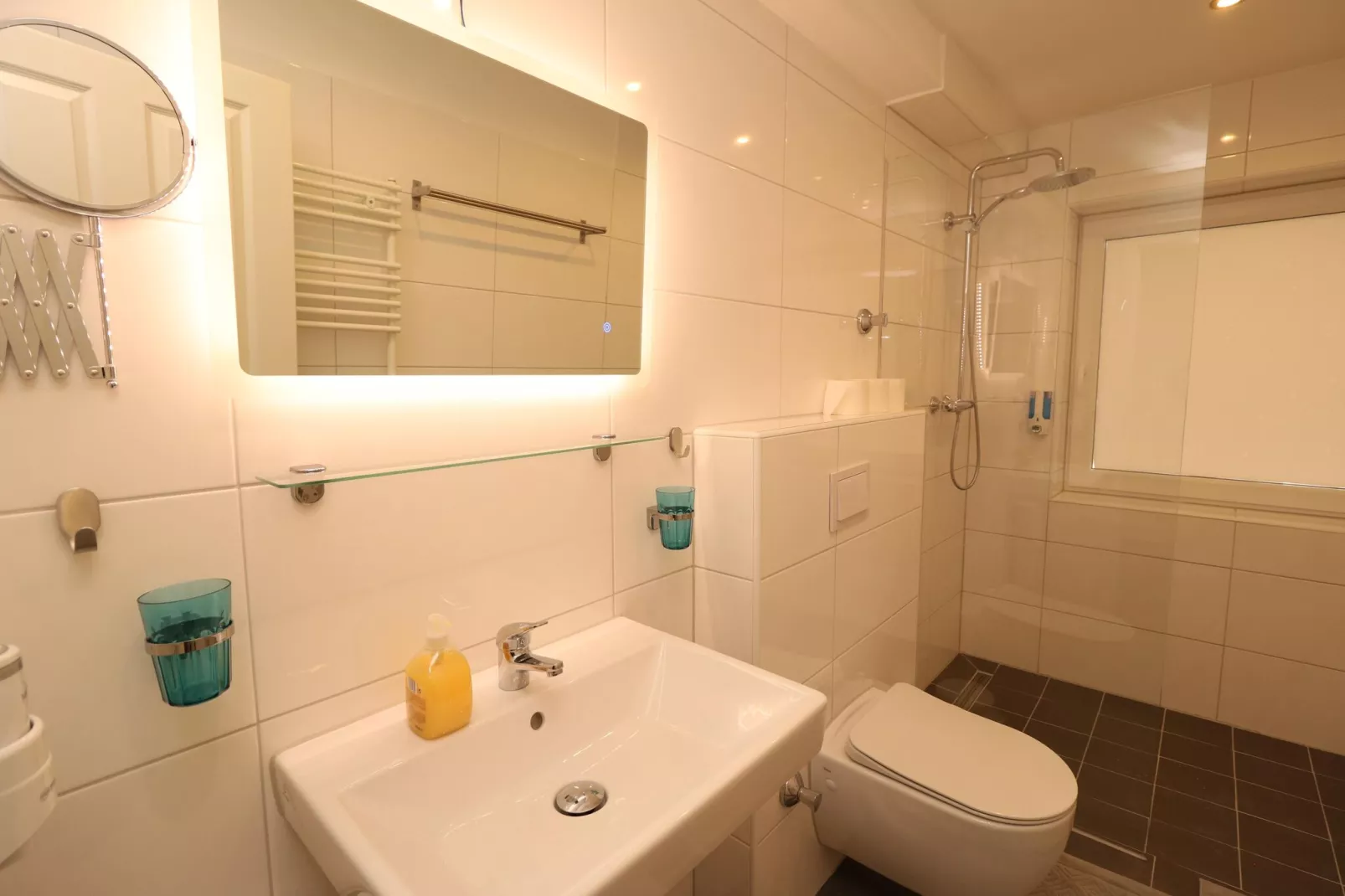 Zentrales Apartment in Messenähe-Bathroom