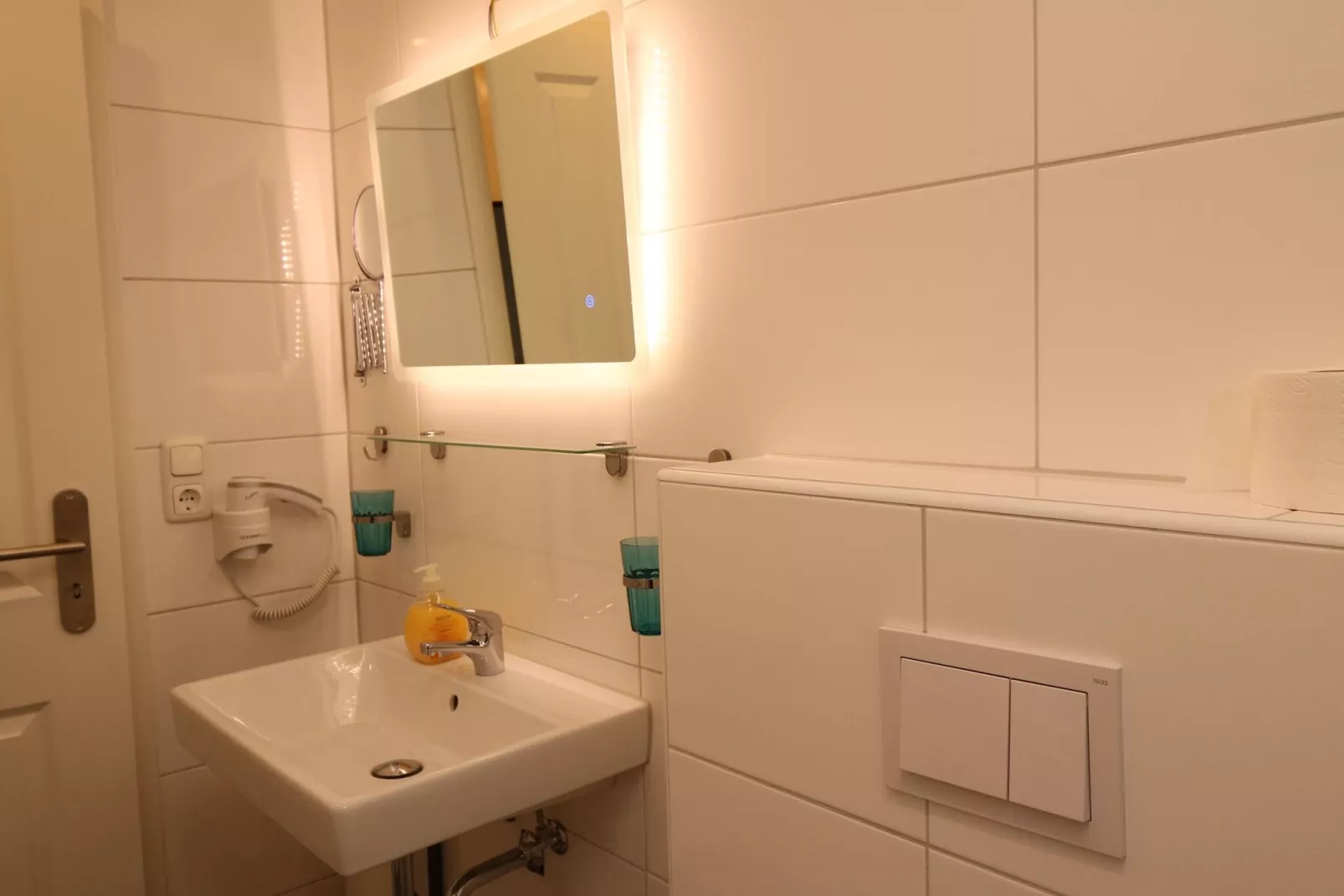 Zentrales Apartment in Messenähe-Bathroom