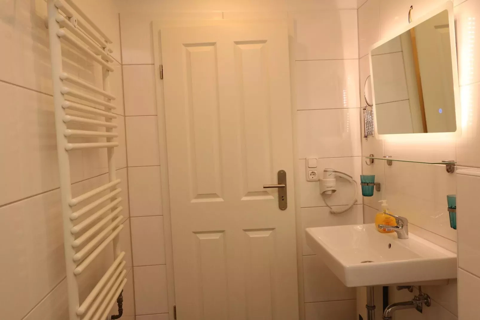 Zentrales Apartment in Messenähe-Bathroom