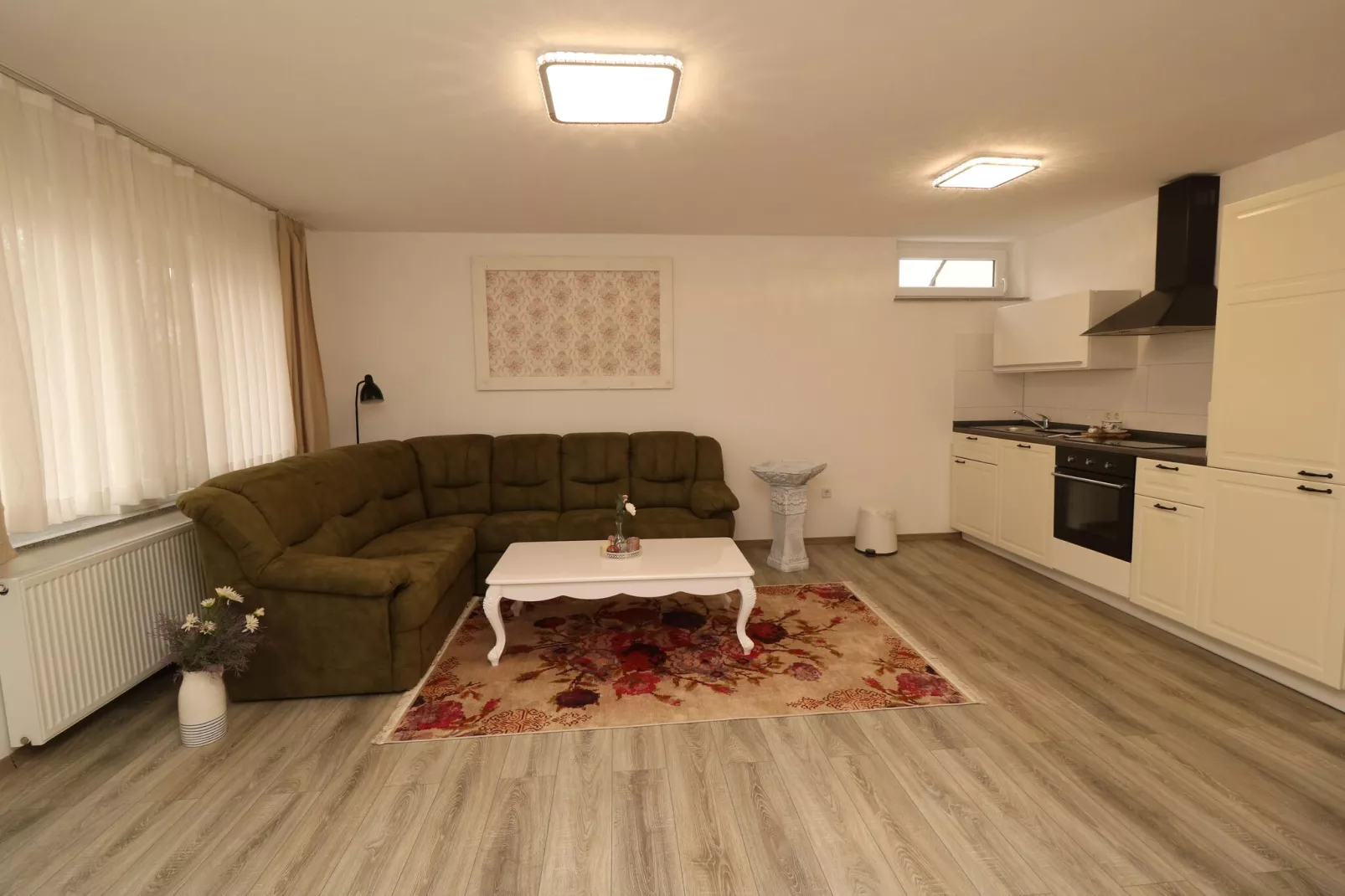 Zentrales Apartment in Messenähe-Living room