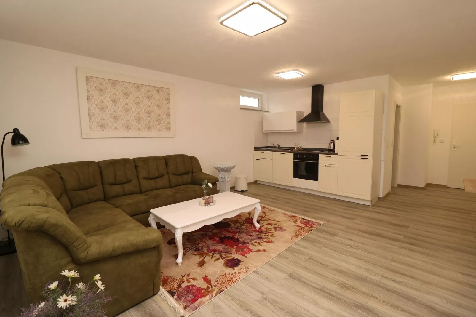 Zentrales Apartment in Messenähe-Living room