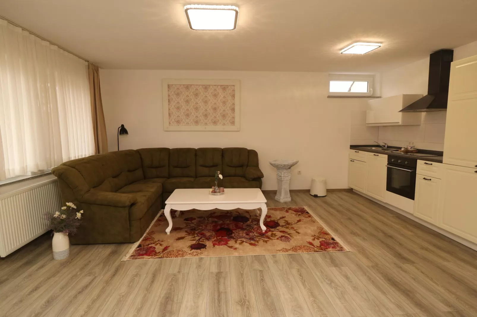 Zentrales Apartment in Messenähe-Living room
