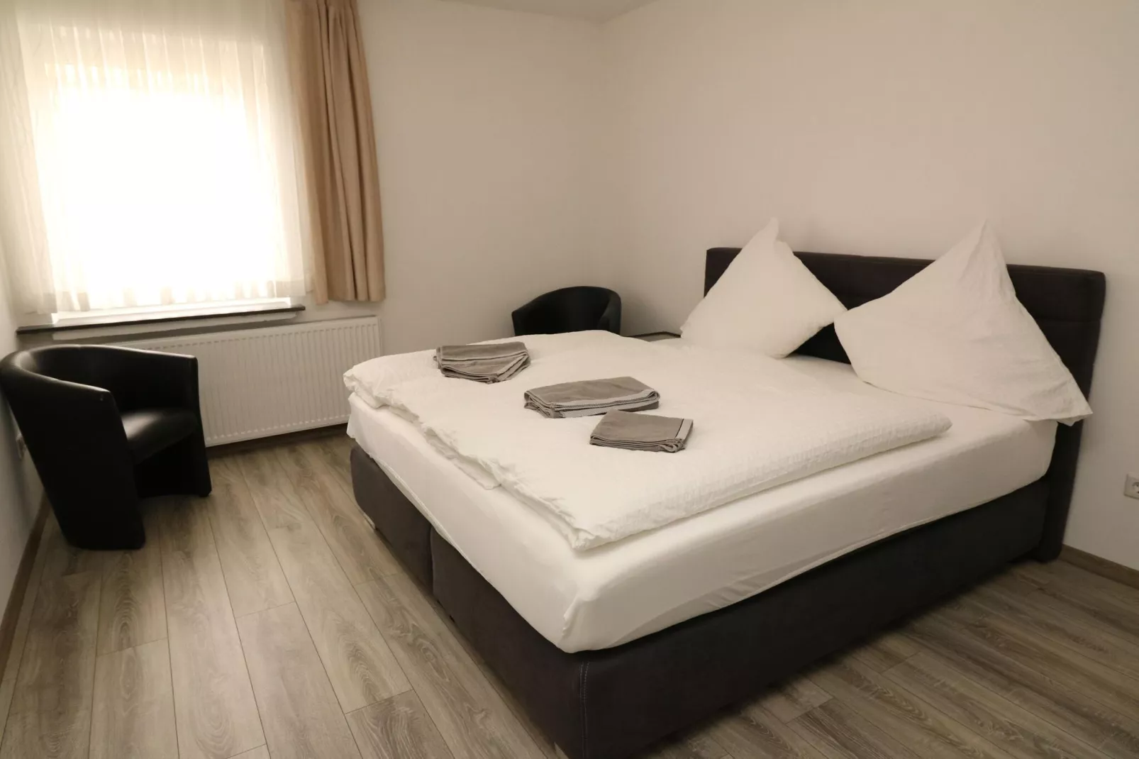 Zentrales Apartment in Messenähe-Bedroom
