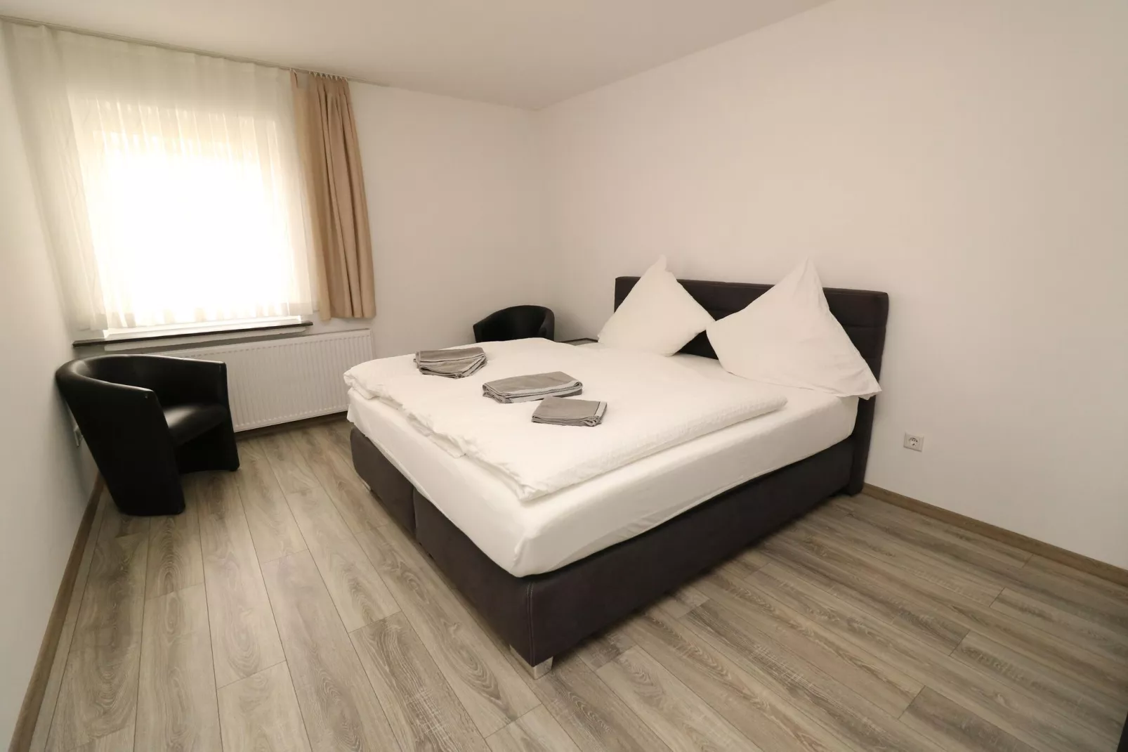 Zentrales Apartment in Messenähe-Bedroom