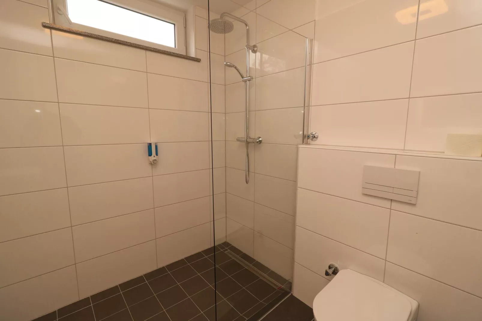 Zentrales Apartment in Messenähe-Bathroom