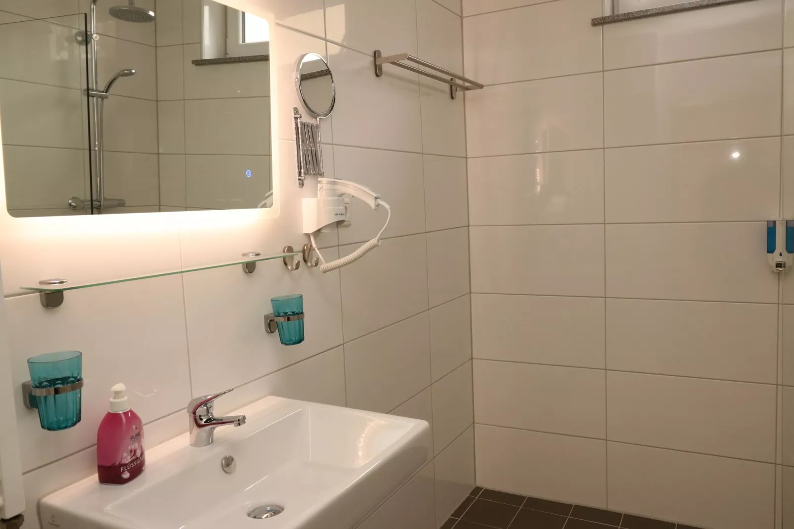 Zentrales Apartment in Messenähe-Bathroom