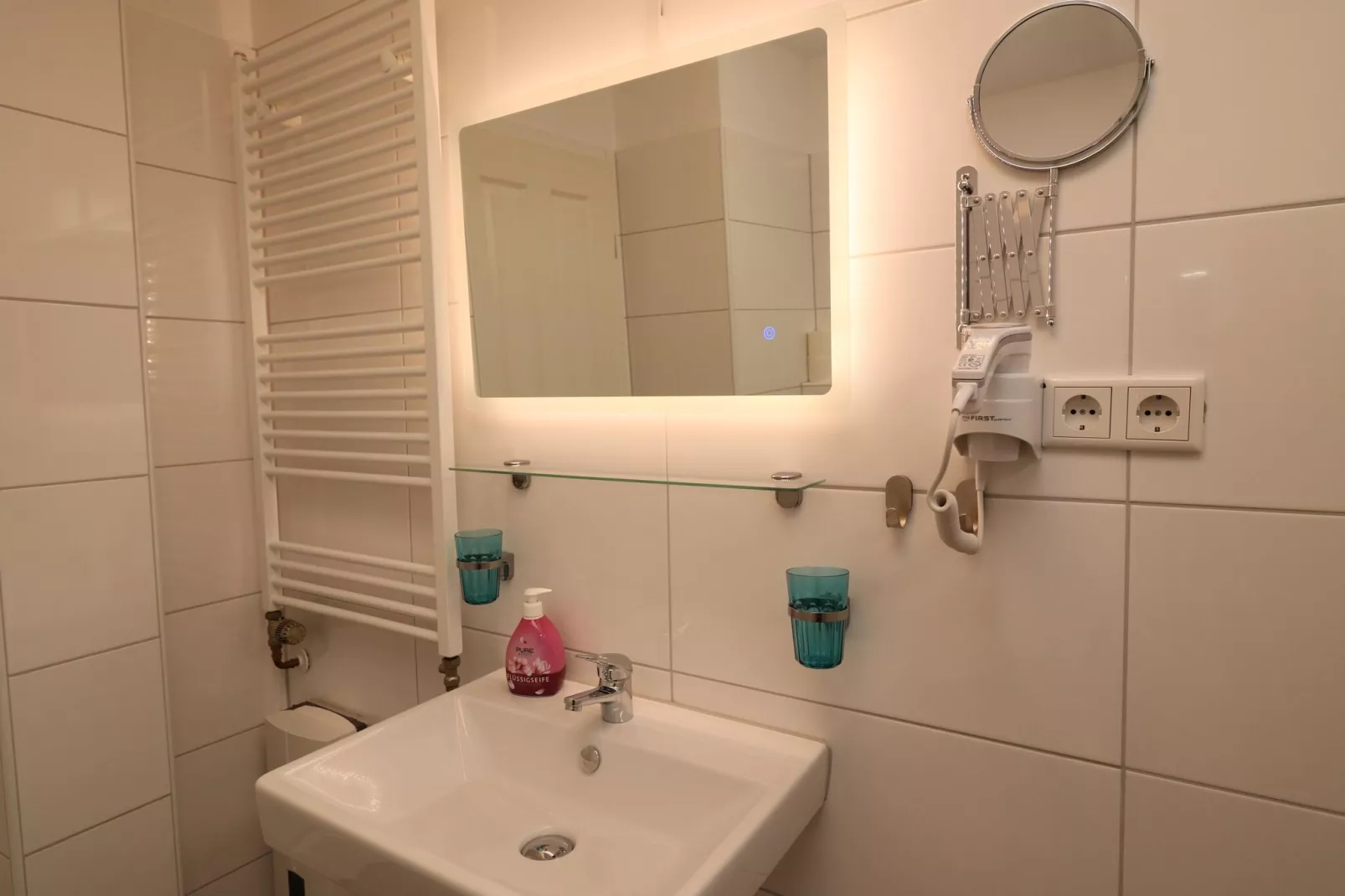 Zentrales Apartment in Messenähe-Bathroom