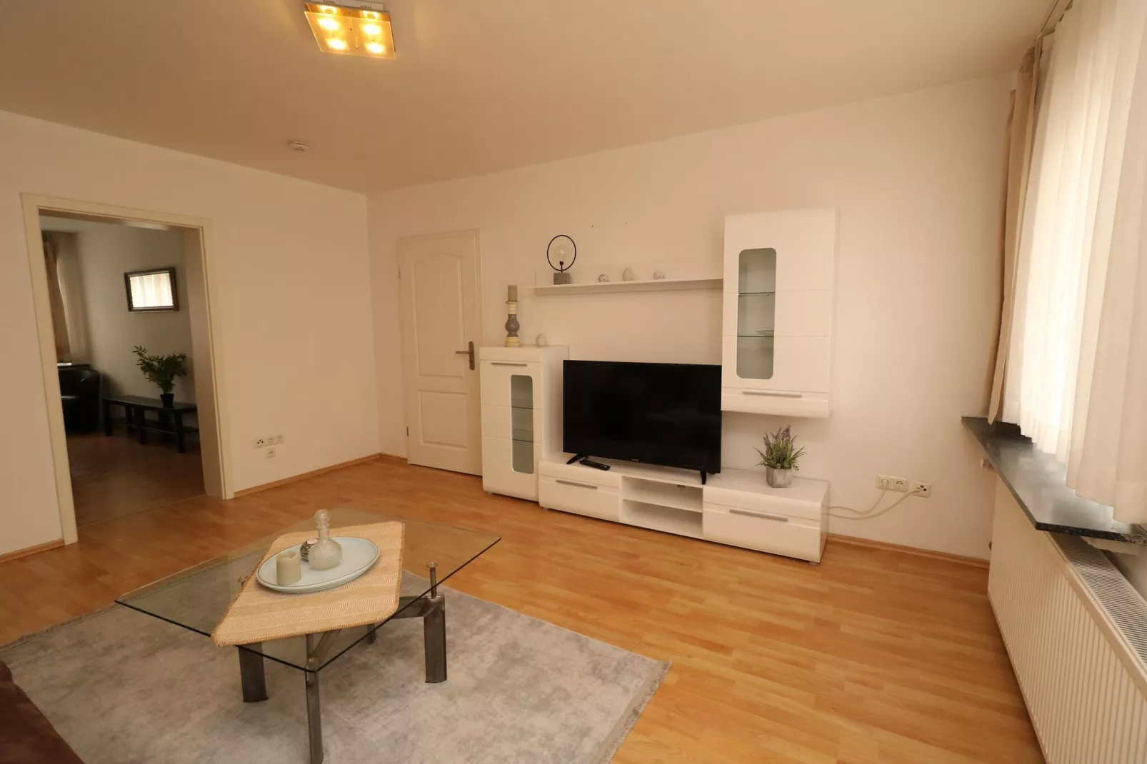 Zentrales Apartment in Messenähe-Living room