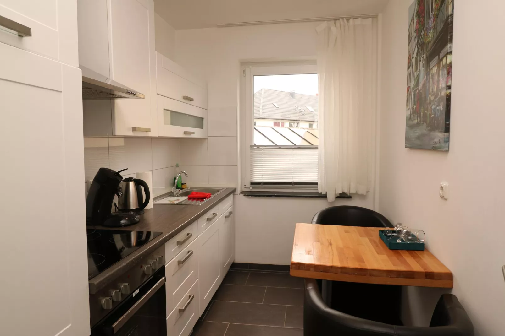 Zentrales Apartment in Messenähe-Kitchen