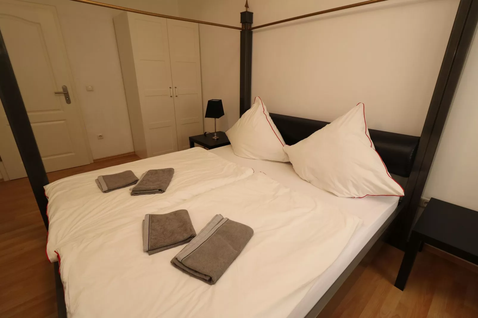Zentrales Apartment in Messenähe-Bedroom