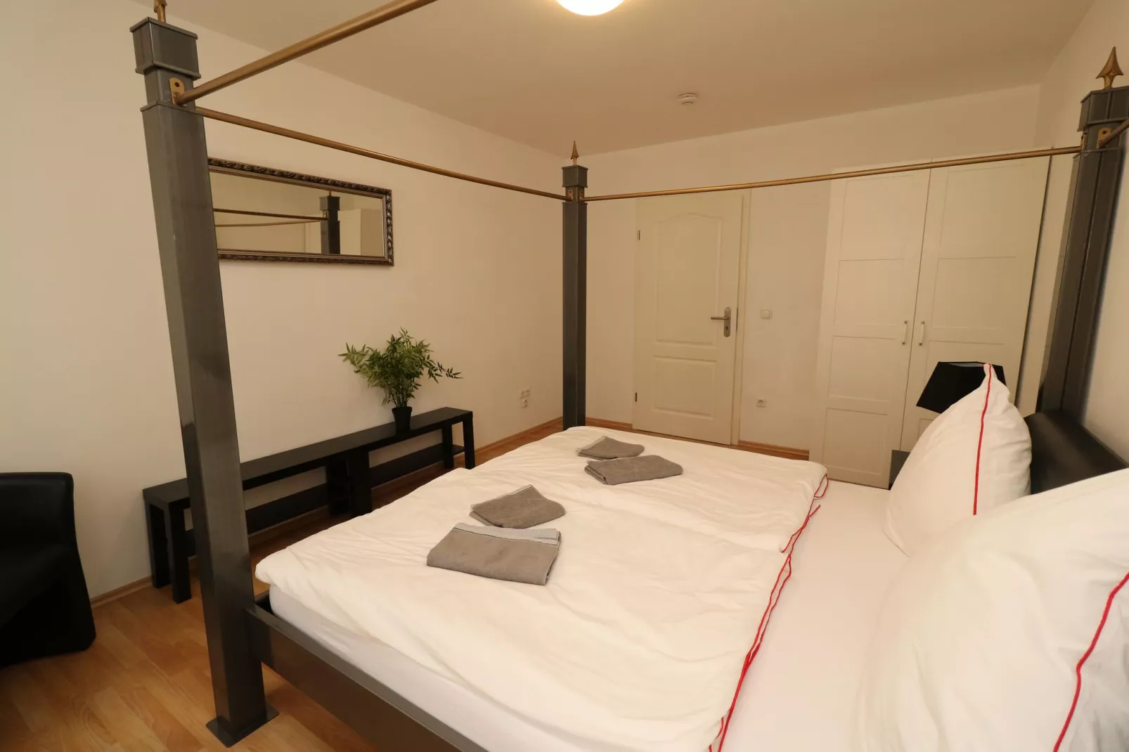 Zentrales Apartment in Messenähe-Bedroom