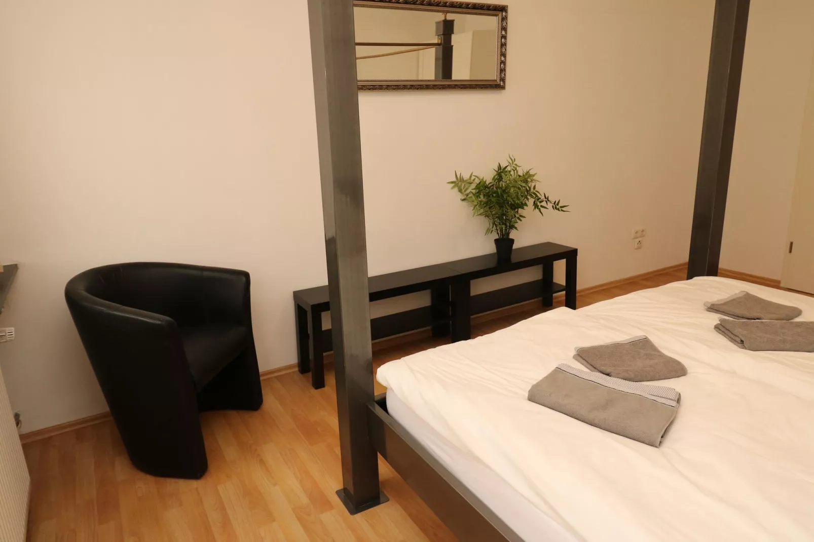 Zentrales Apartment in Messenähe-Bedroom