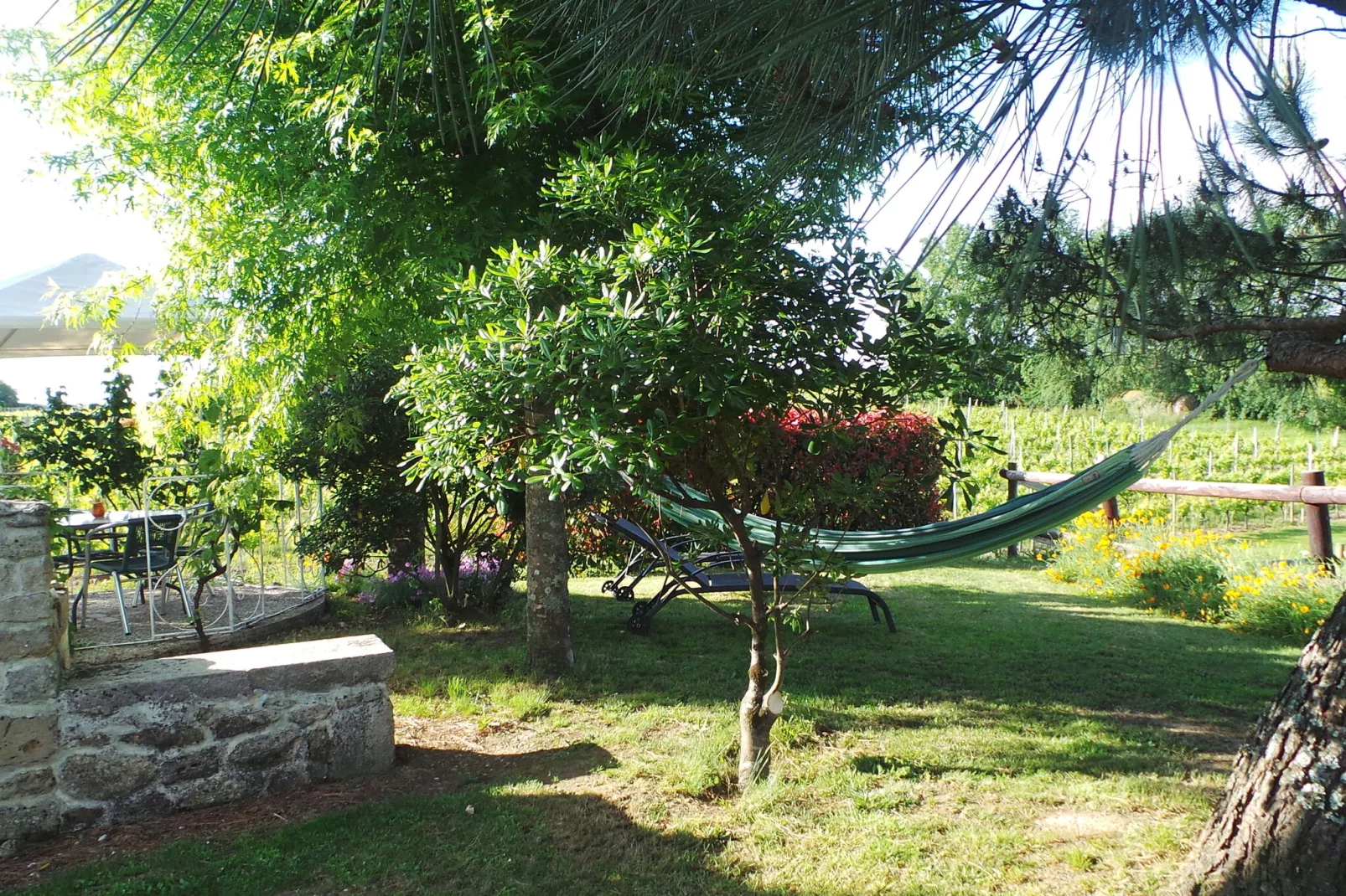 Le Pigeonnier-Gardens in summer