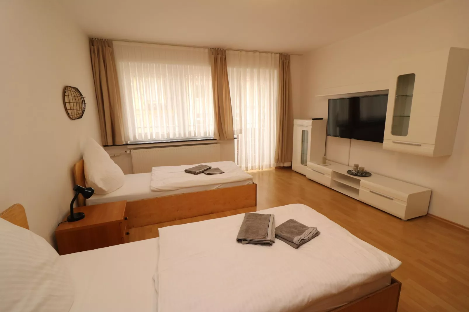Zentrales Apartment in Messenähe-Bedroom