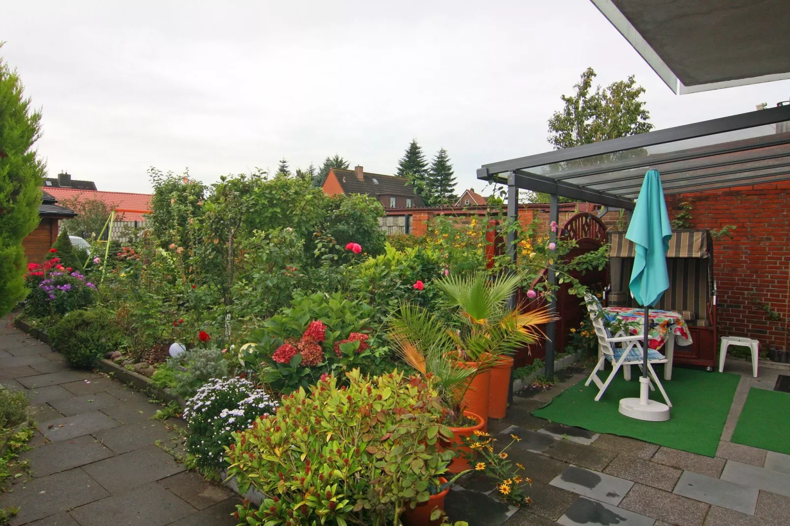 App 1 / 3 Raum App im EG 65 m²-Gardens summer