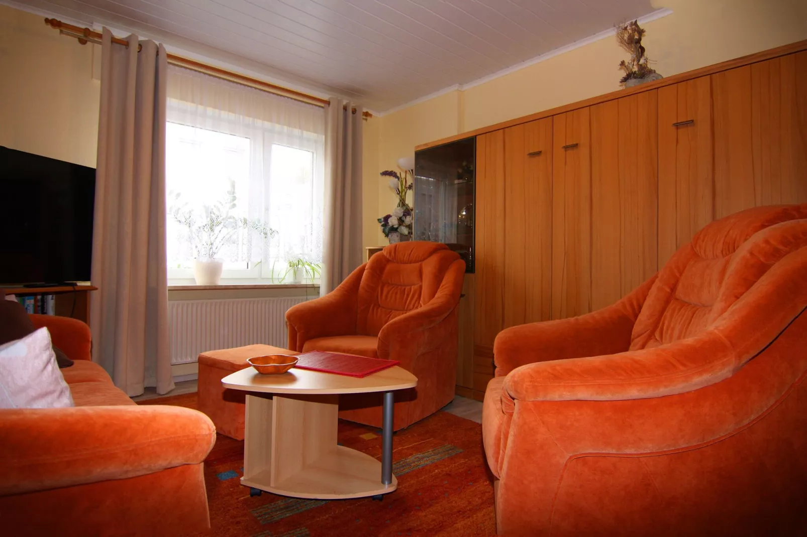 App 1 / 3 Raum App im EG 65 m²-Living room