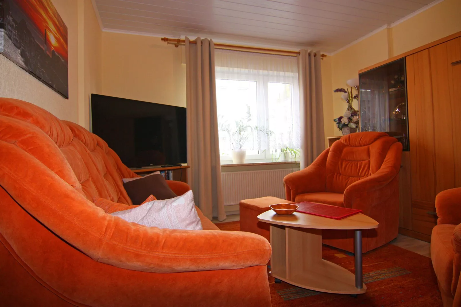 App 1 / 3 Raum App im EG 65 m²-Living room