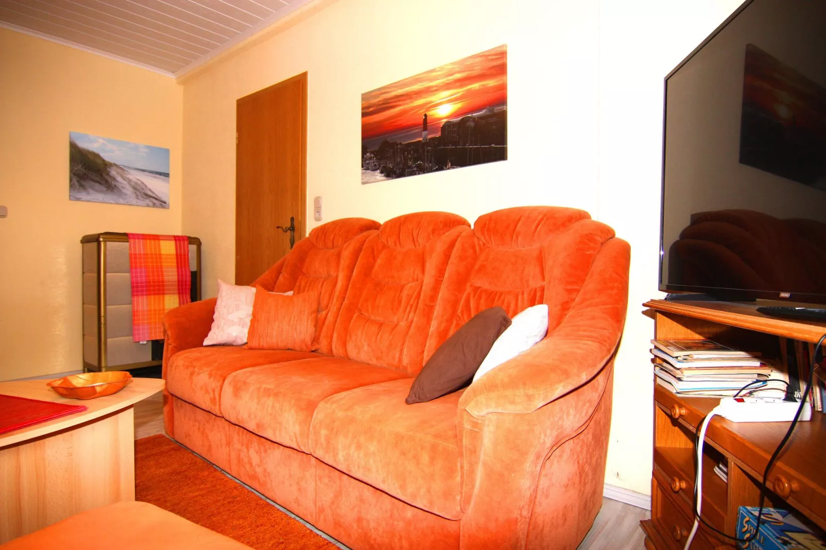 App 1 / 3 Raum App im EG 65 m²-Living room