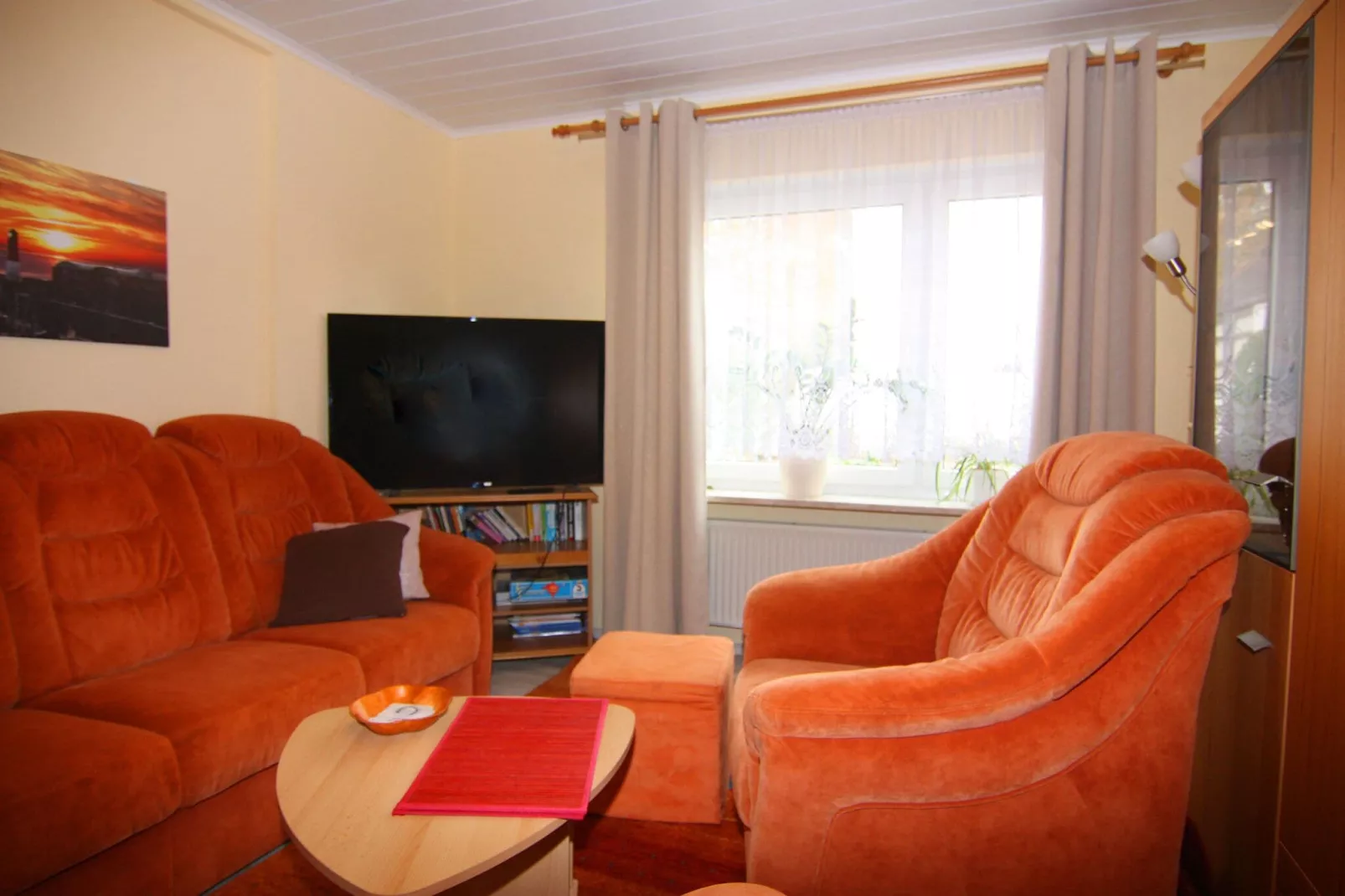 App 1 / 3 Raum App im EG 65 m²-Living room