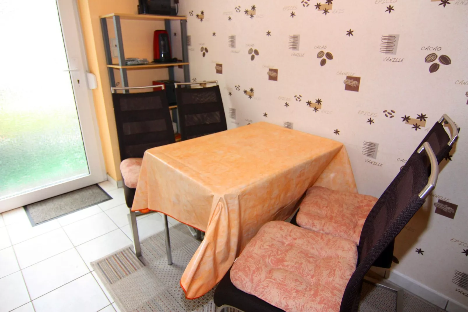 App 1 / 3 Raum App im EG 65 m²-Kitchen
