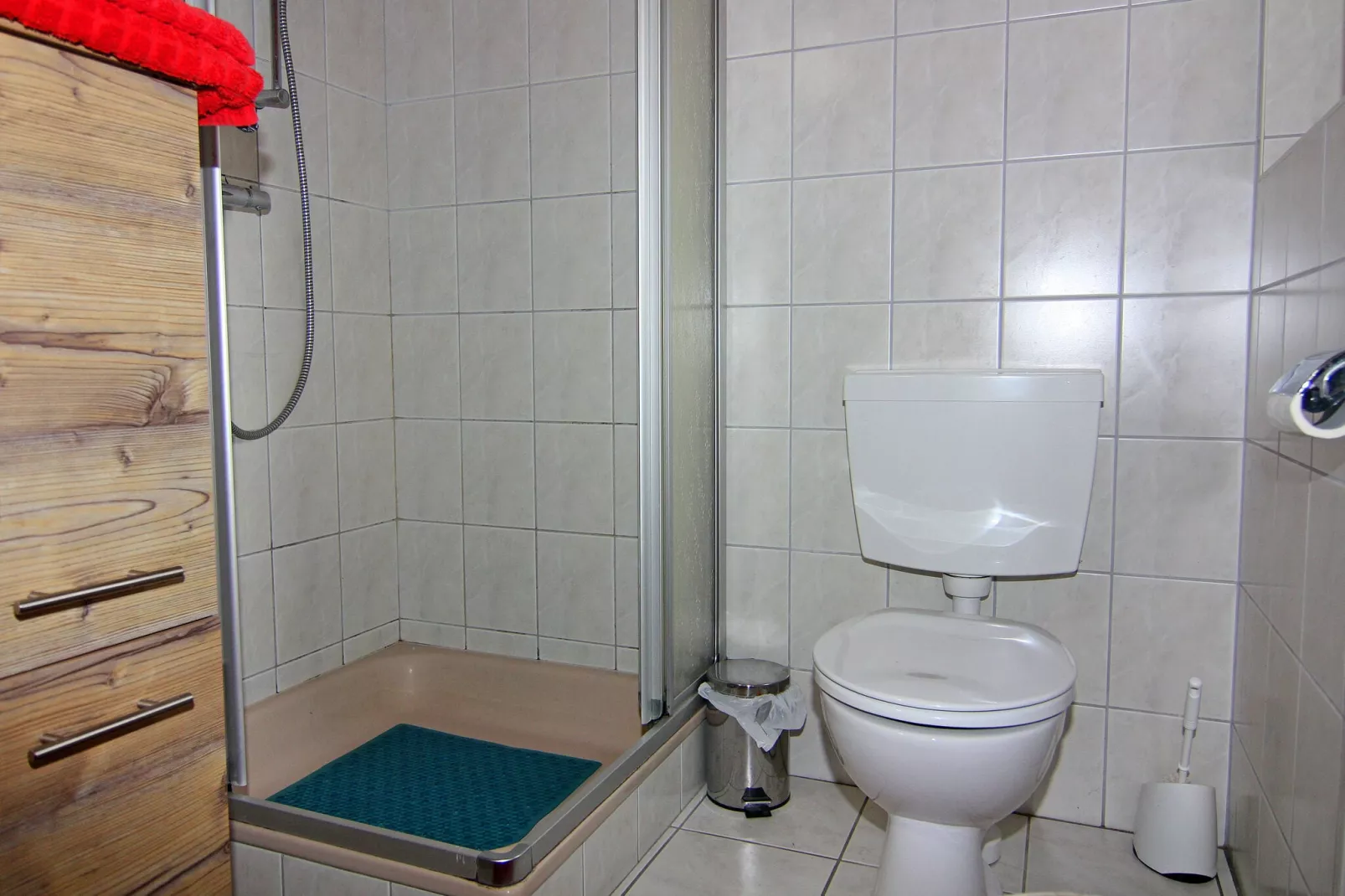 App 1 / 3 Raum App im EG 65 m²-Bathroom