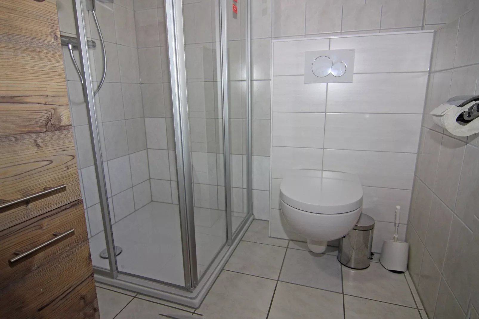 App 1 / 3 Raum App im EG 65 m²-Bathroom