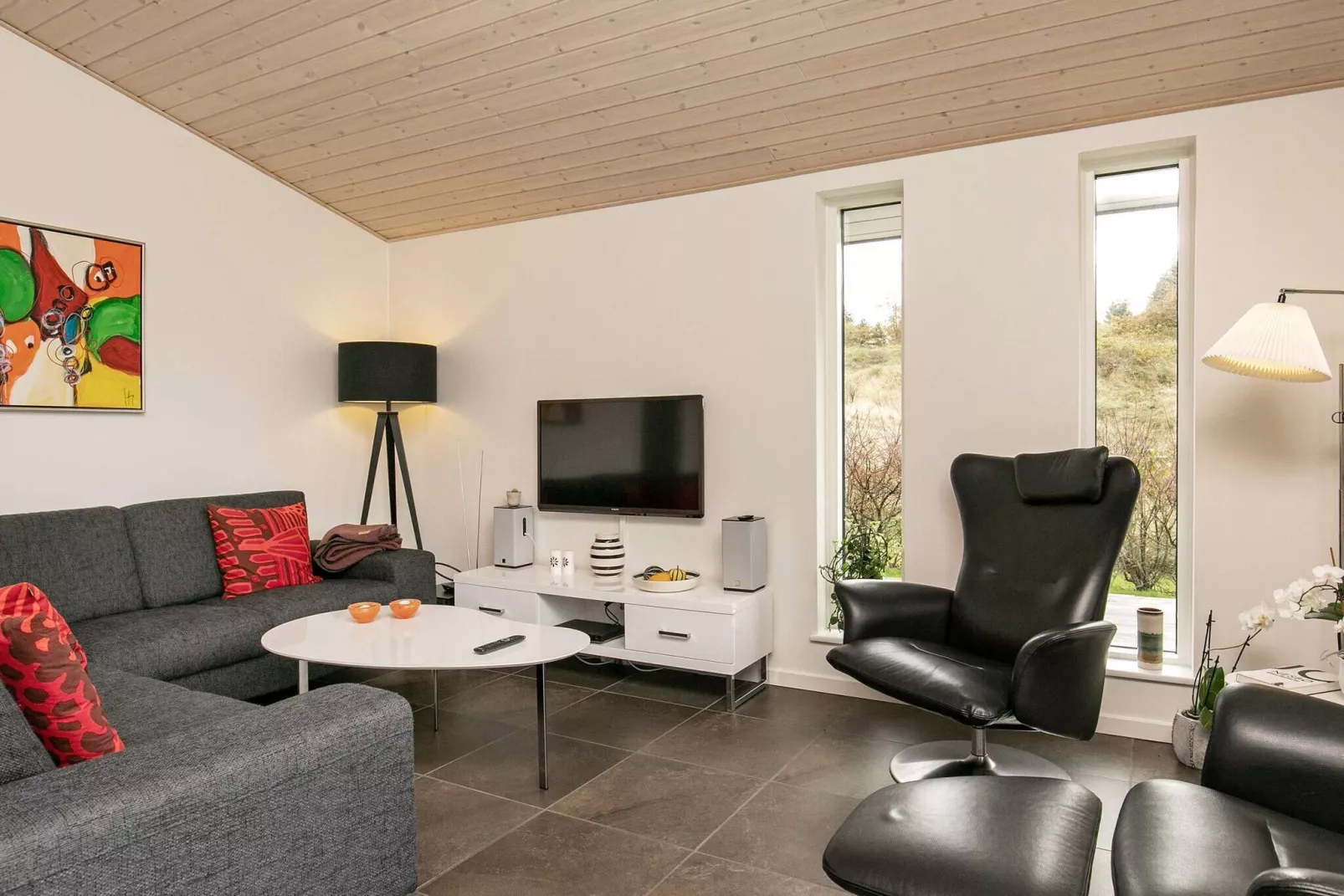 Cozy Dog-Friendly Cottage near Coast-By Traum-Indoor