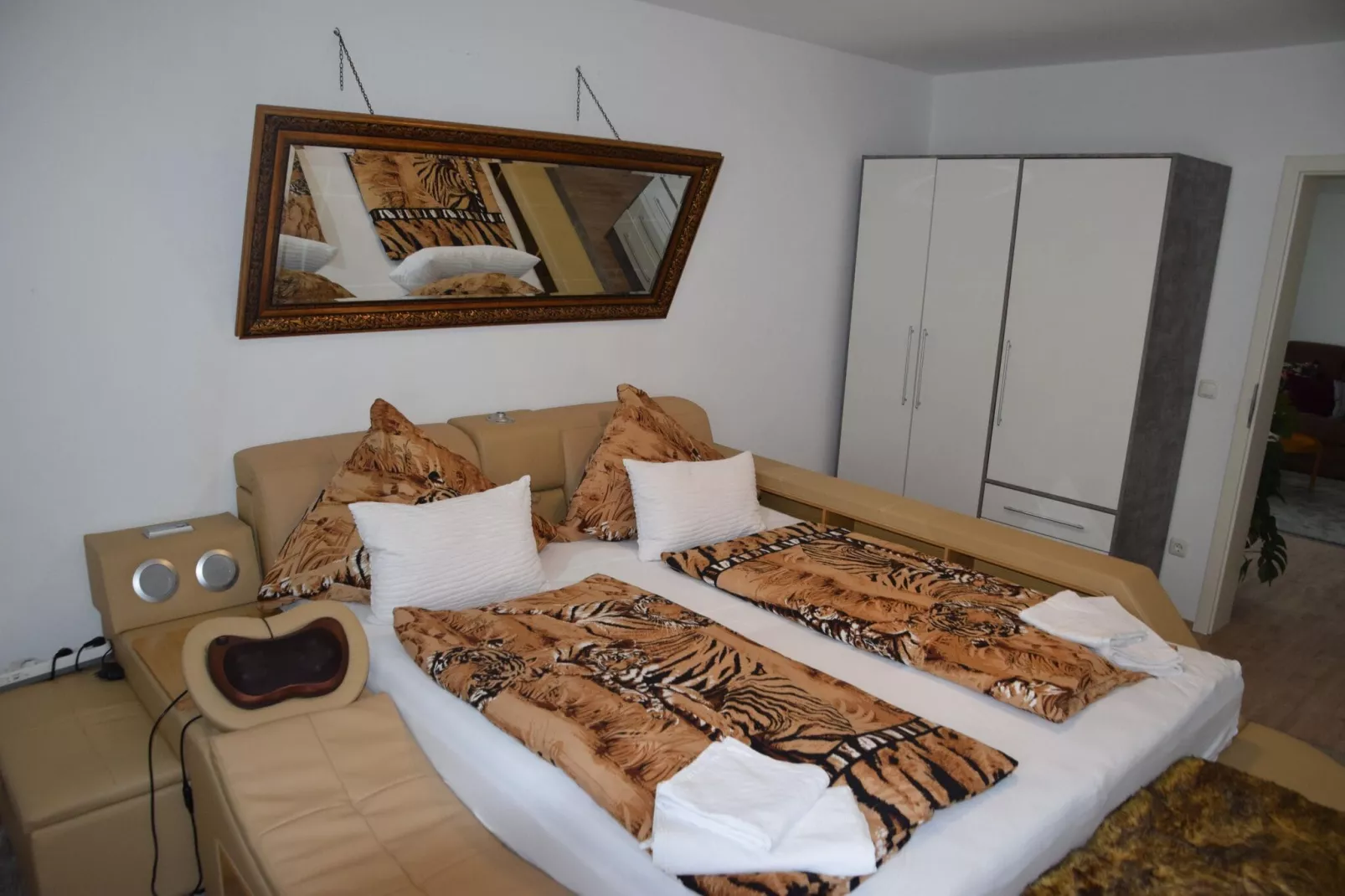Apartment mit Wasserbett-Bedroom