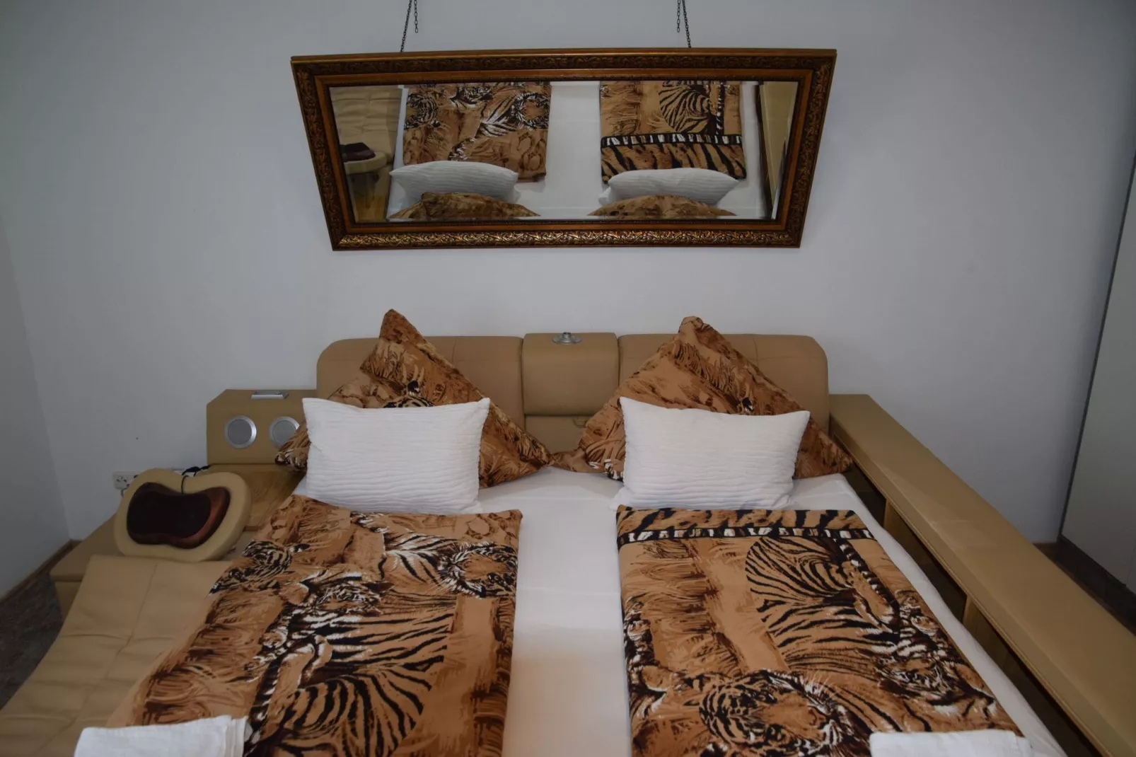 Apartment mit Wasserbett-Bedroom