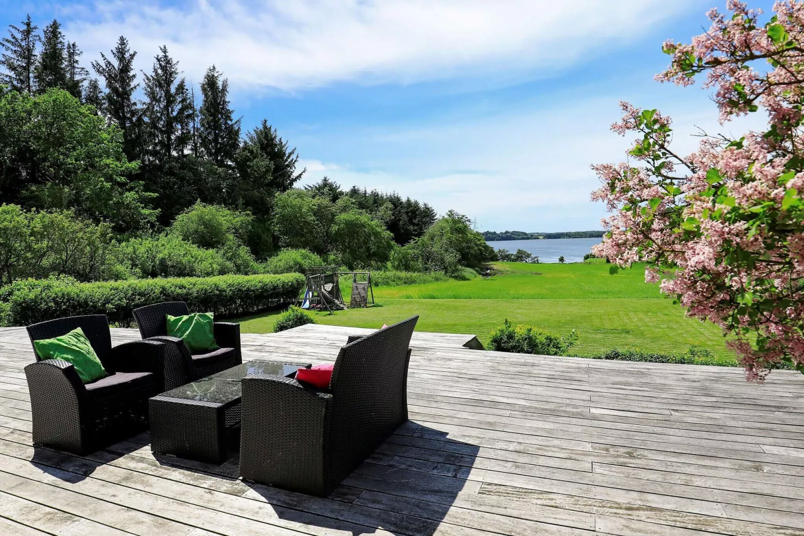 Cozy Dog-Friendly Cottage near Coast-By Traum-Outdoor