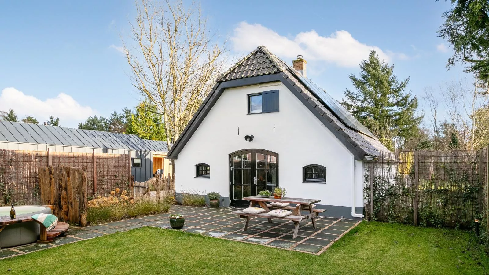 Abs Boerderietje-Exterior summer