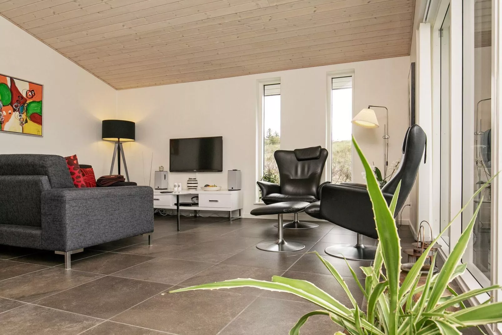 Cozy Dog-Friendly Cottage near Coast-By Traum-Indoor