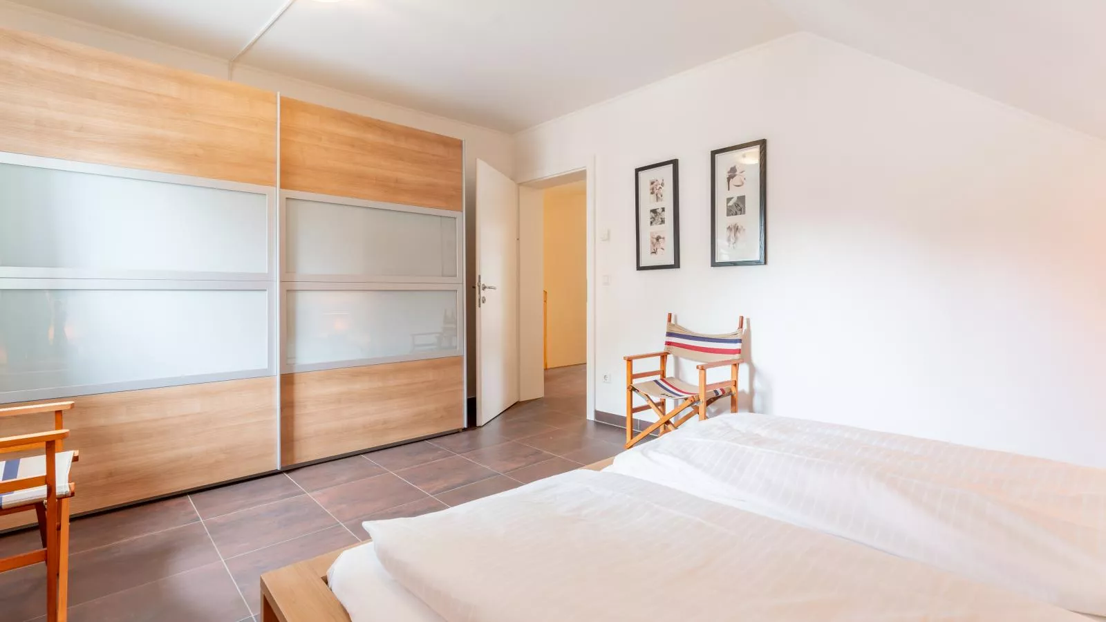 Schneeweiss-Bedroom