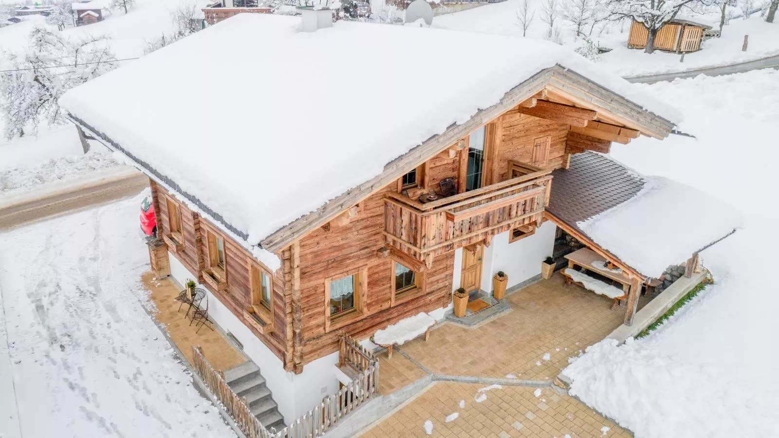 Rosalie-Lorena-Exterior winter