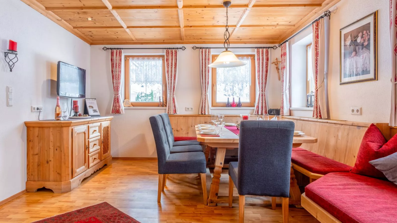 Rosalie-Lorena-Dining room