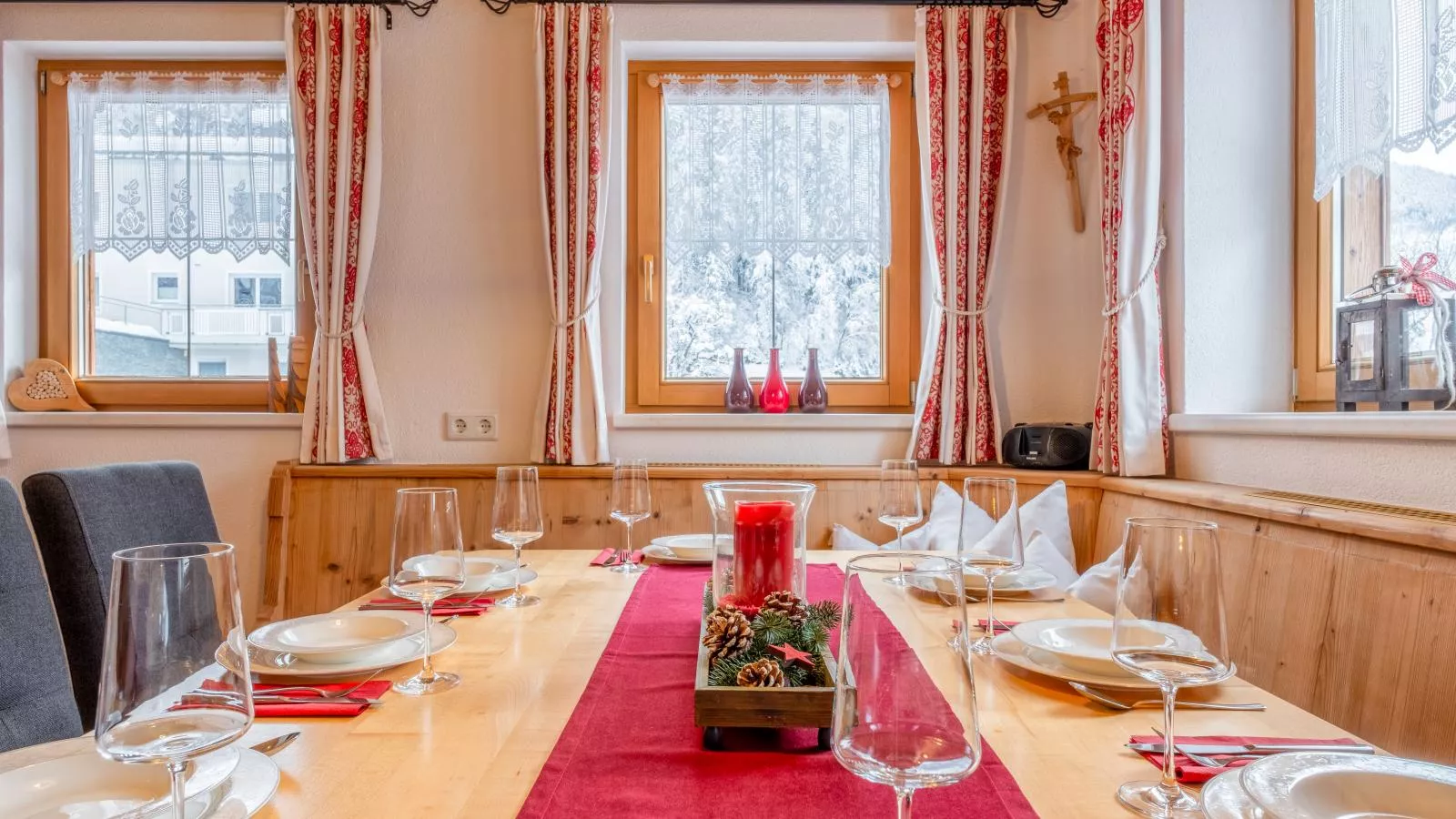 Rosalie-Lorena-Dining room