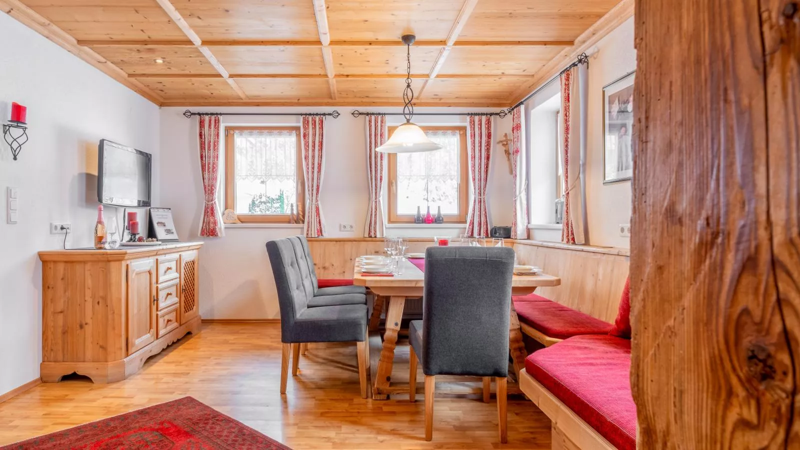 Rosalie-Lorena-Dining room