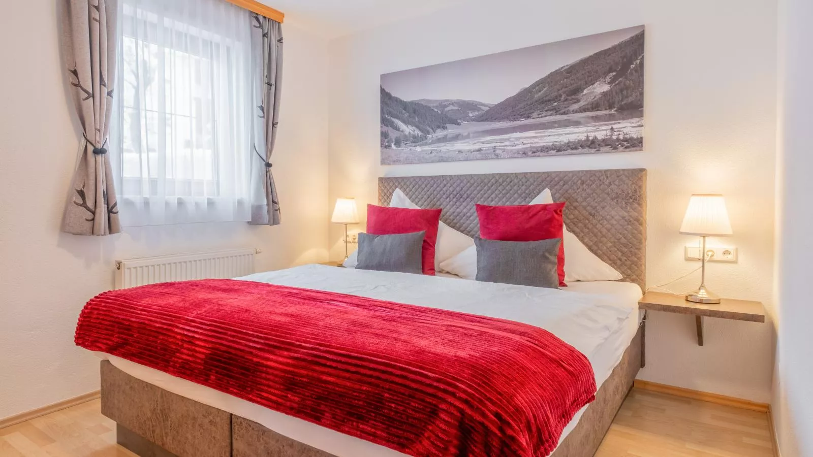 Rosalie-Lorena-Bedroom
