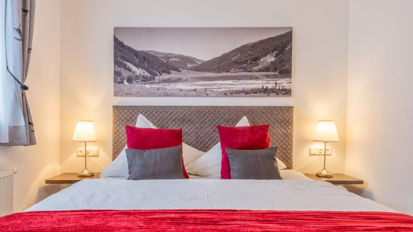 Rosalie-Lorena-Bedroom