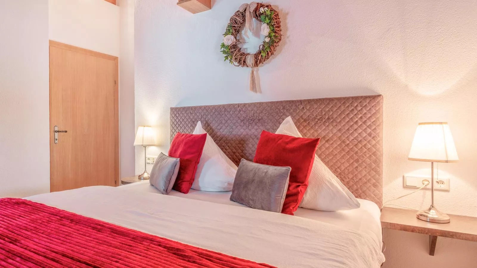 Rosalie-Lorena-Bedroom