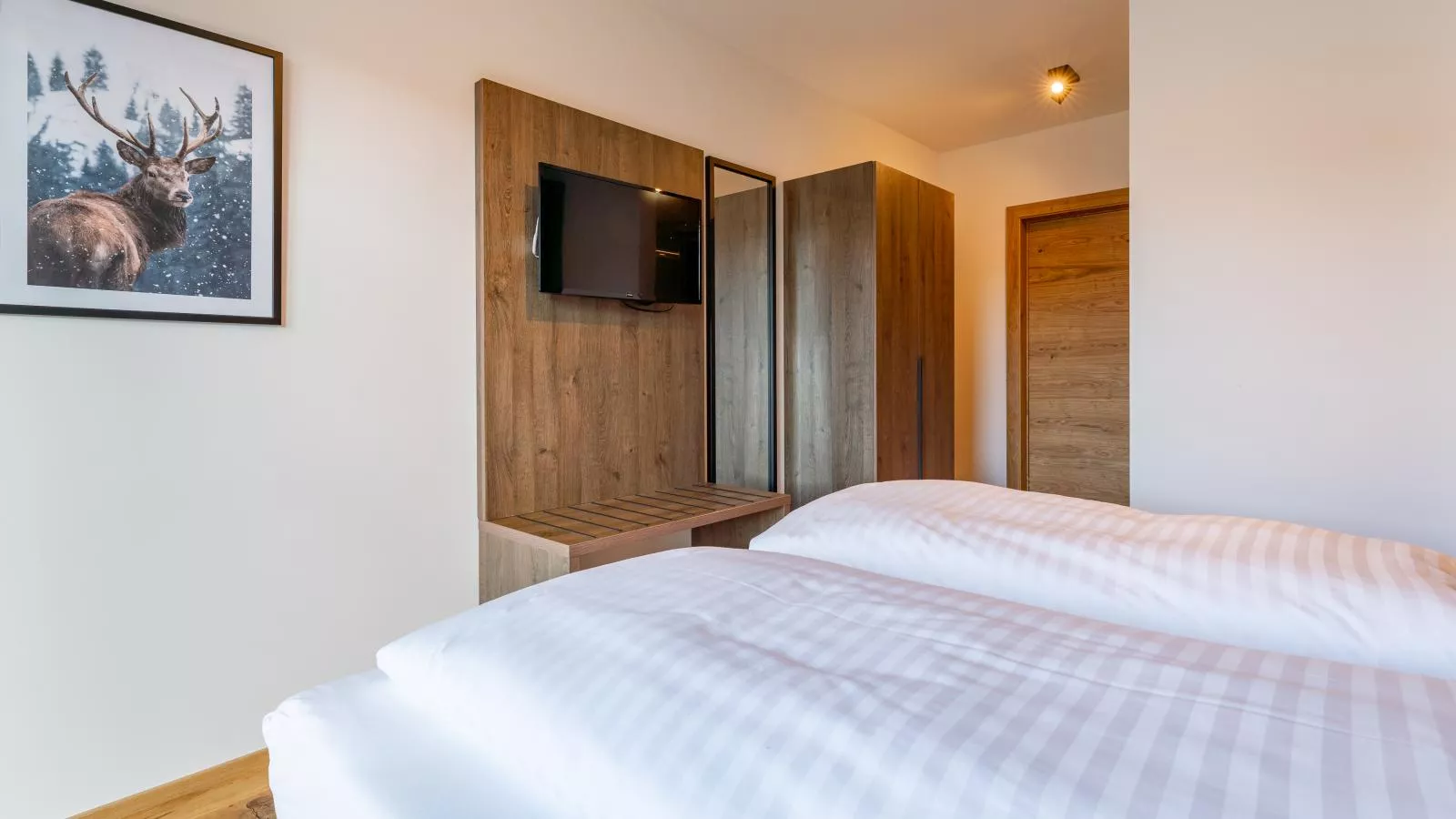 Grebenzen Lodge 1028-Bedroom