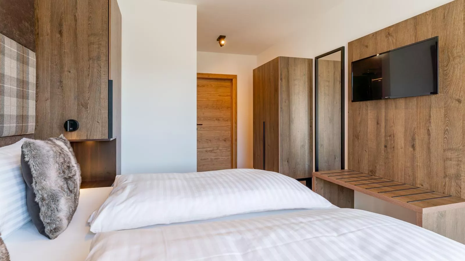 Grebenzen Lodge 1028-Bedroom