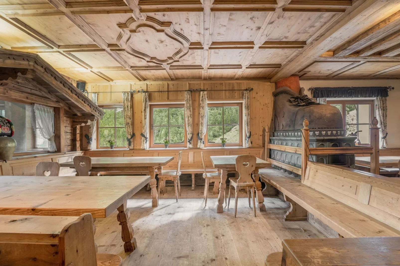 Herzebenalm-Dining room