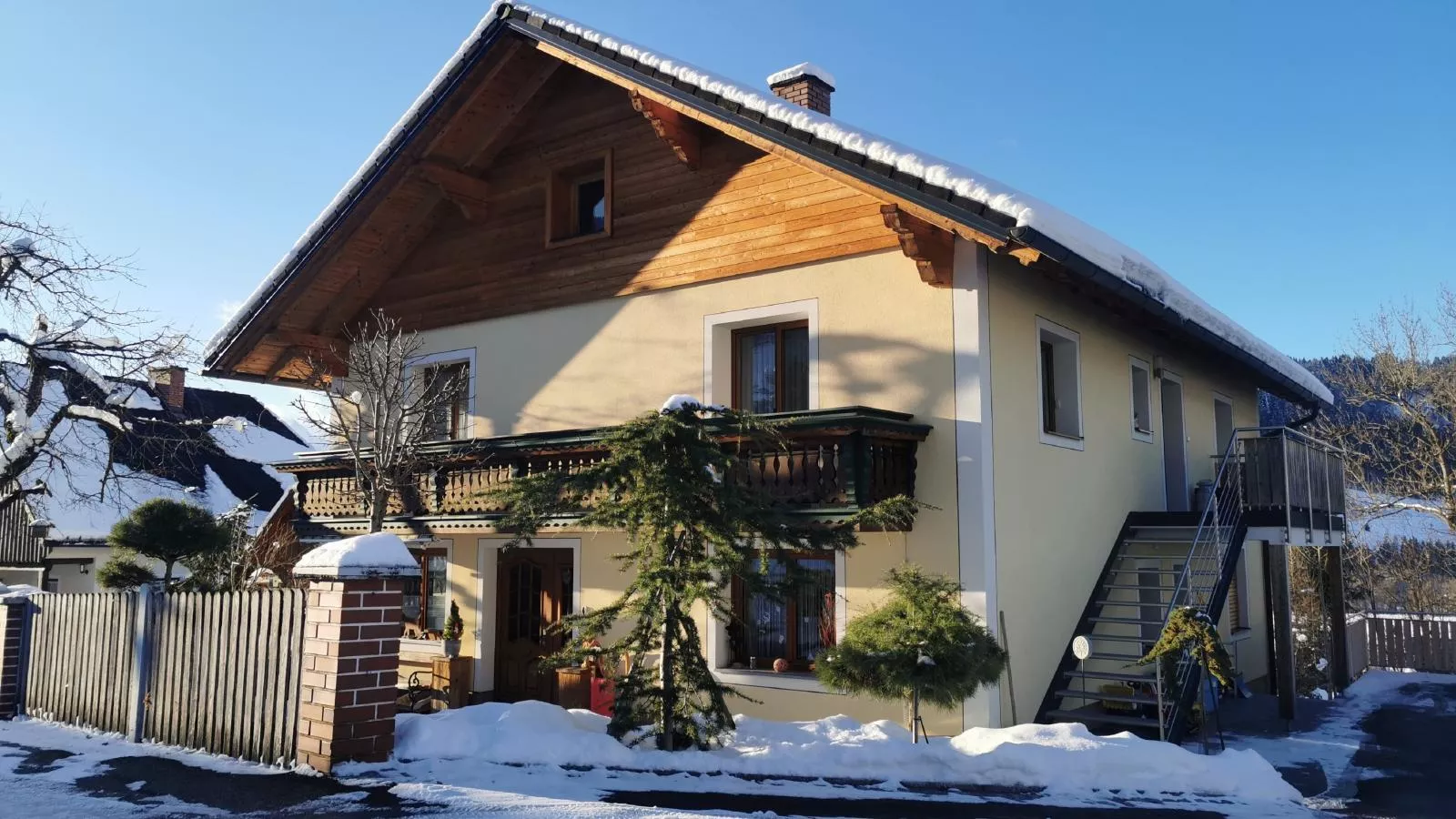 Vesna S Home-Exterior winter