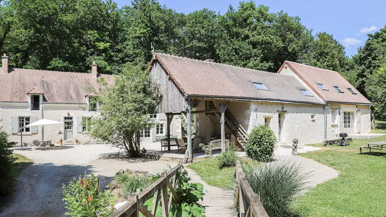Moulin du 18ieme siècle-Außenbereich Sommer